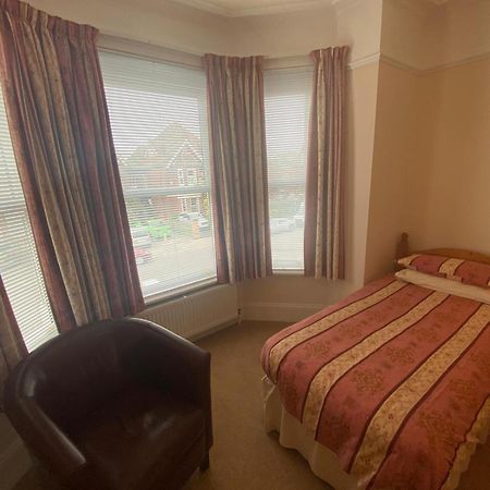 Landguard Lodge Guest House Shipley  Esterno foto